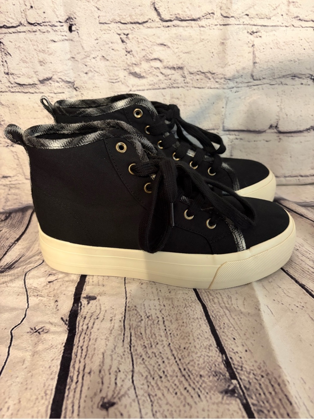 Old Navy Black High-Top Platform Sneakers - Girls Size 3